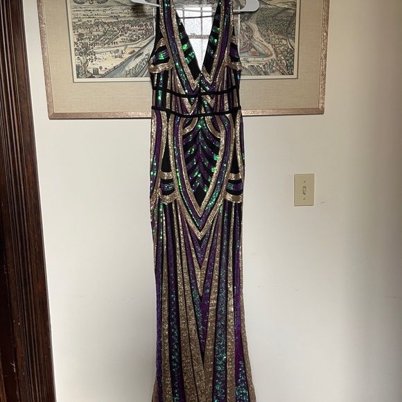 Love & Lemonade Sequin Art Deco Mermaid Gown - Picture 4 of 5